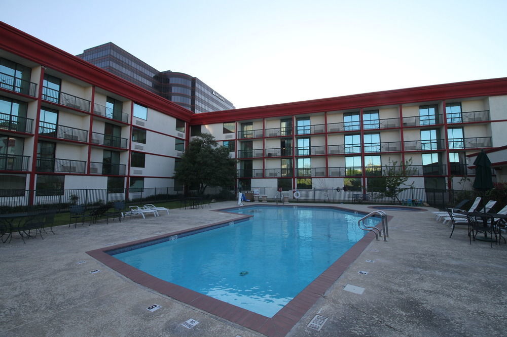 Gateway Hotel Dallas Park Central Exterior photo